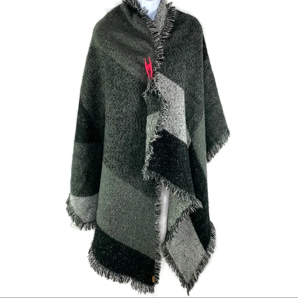 Eddie Bauer Cozy Blanket Wrap Black, Green & Gray